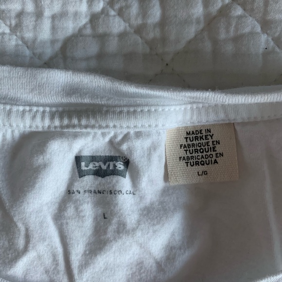 Cropped Levi’s t-shirt. - Picture 4 of 4